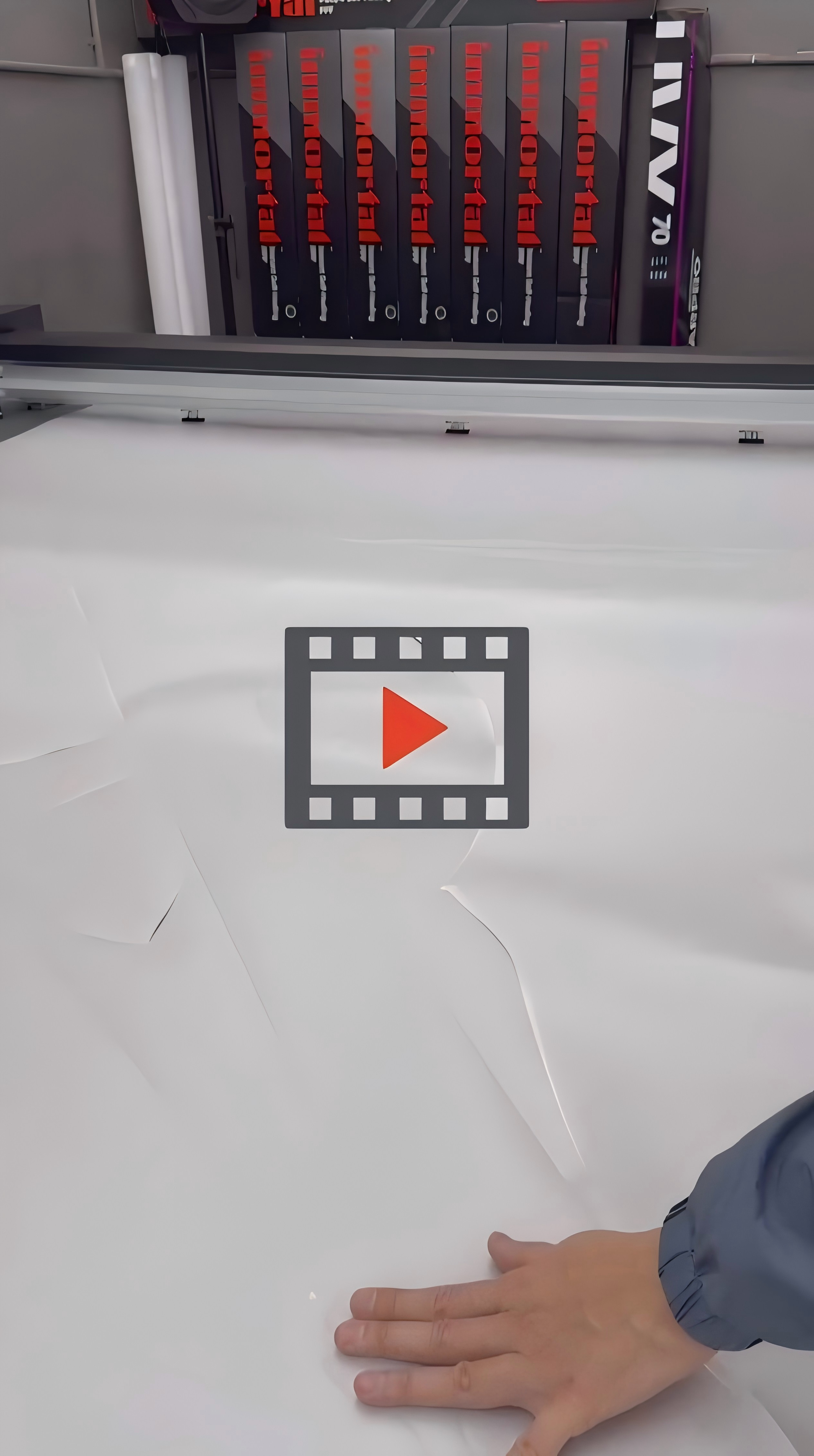 Middle Eastern customer showcases the cutting results of the YK-T00X.